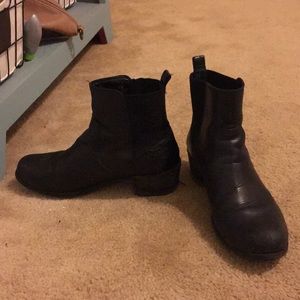 Snakeskin UGG leather black heeled booties